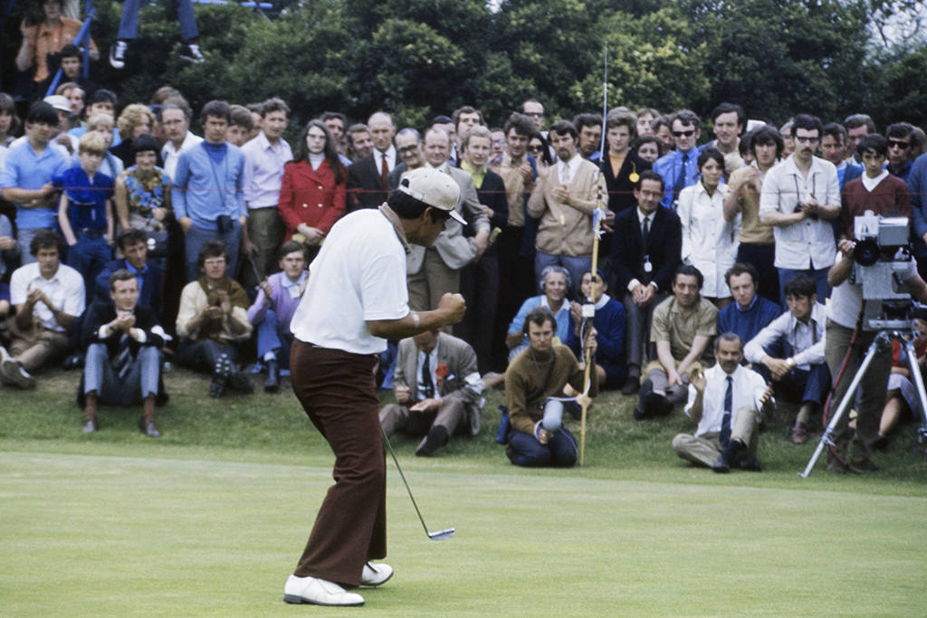 Lee Trevino celebrates a putt in the final round of The 100th Open